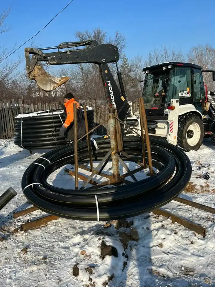 Работы на объекте: прокладка трубопроводов и спецтехника
