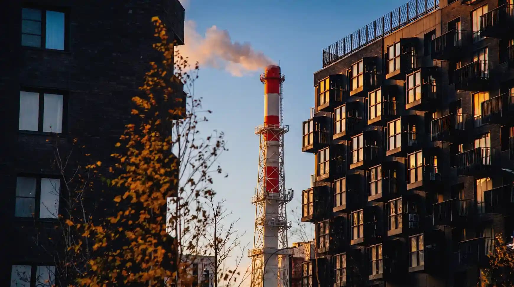 Промышленная труба и современная застройка: теплоэнергетика
